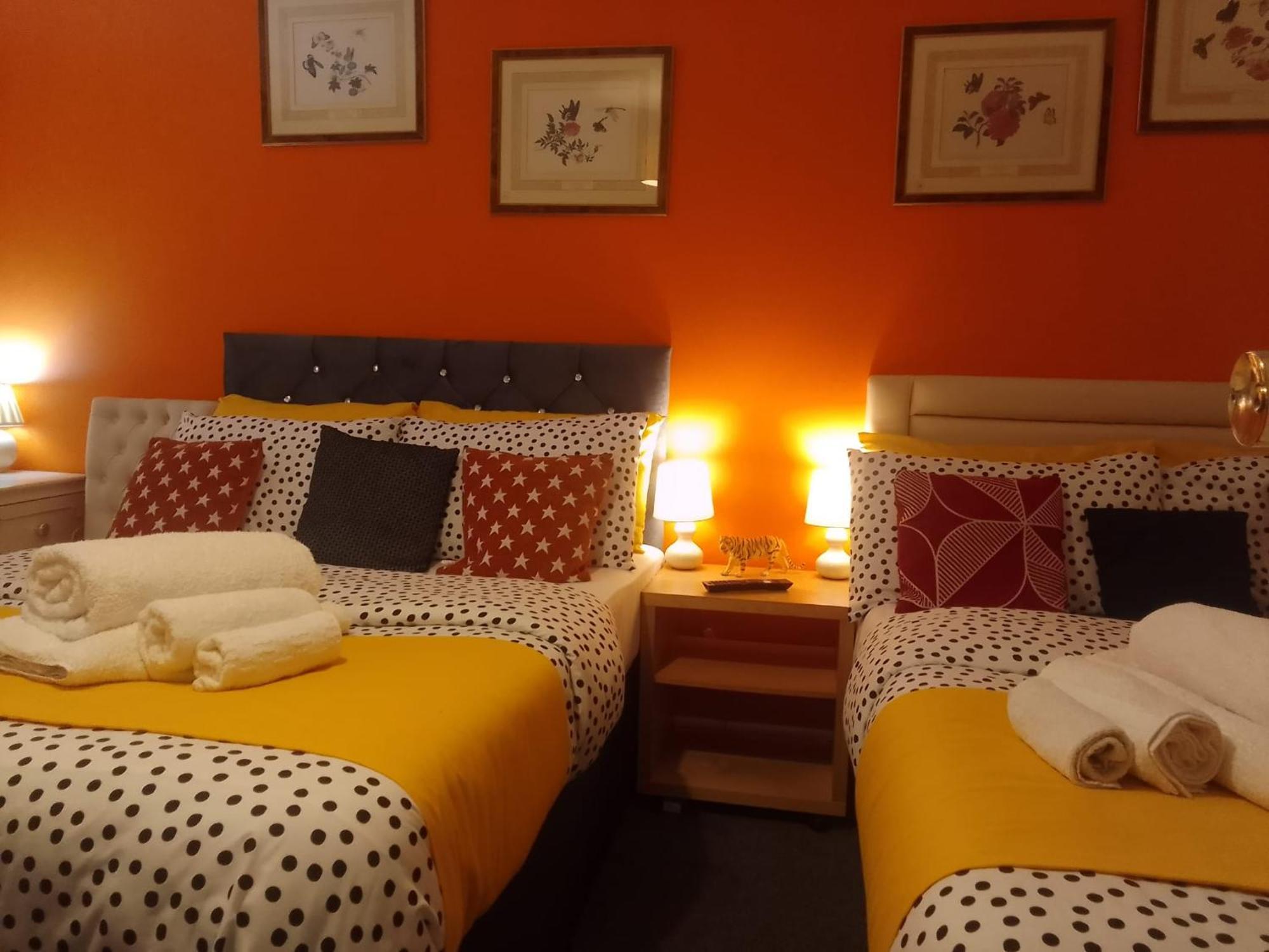 Cosy Stay In Walsall By Ideal Home Bloxwich Extérieur photo