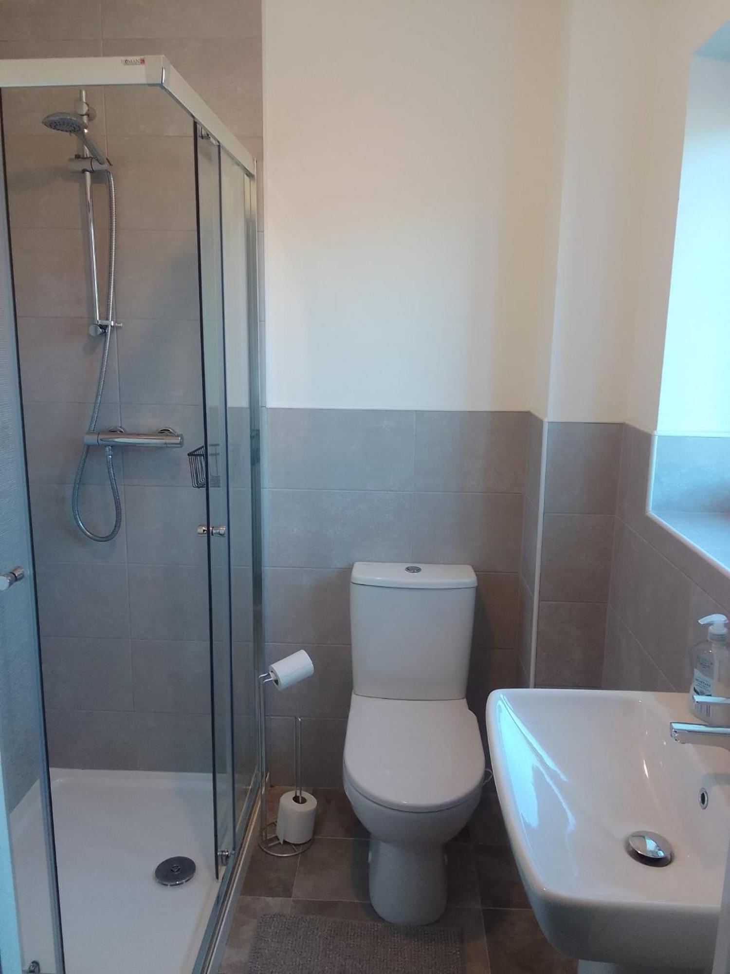 Cosy Stay In Walsall By Ideal Home Bloxwich Extérieur photo