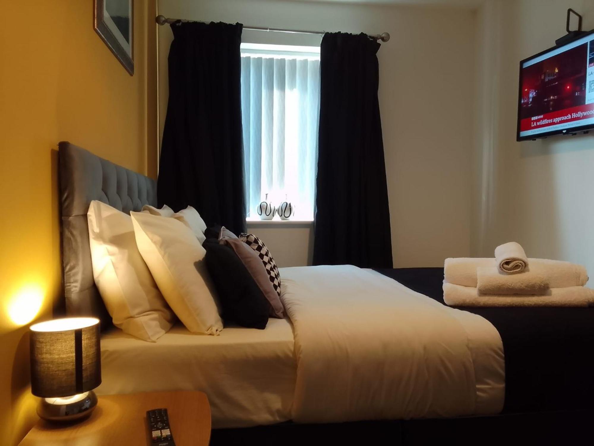 Cosy Stay In Walsall By Ideal Home Bloxwich Extérieur photo